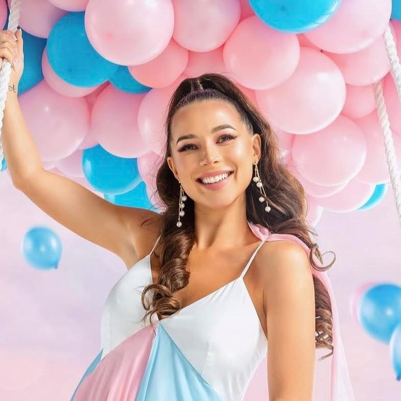 Беременная Лерчек устроила скандал перед заседанием: «Вы зачем маму мою толкаете? Вообще уже?!»