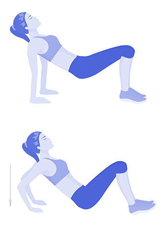 Обратные отжиманияРаботаем на трицепс. Встаем на четвереньки, но спиной вниз. Ступни на полу, руки четко под плечами, стоят широко. Согните руки в локтях, зафиксируйтесь внизу и разогните руки обратно. Повторять 10 раз.