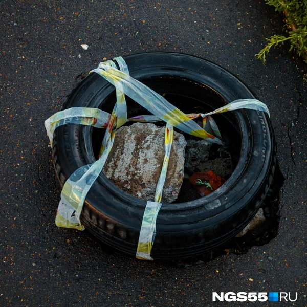 Местные предупреждают о ямах | Источник: Кирилл Башинский / NGS55.RU