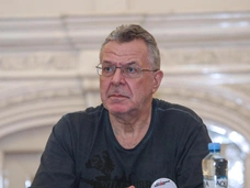 Андрей Ургант недоволен современным кино: «Взяли песню Агутина, воткнули в „Летучий корабль“»