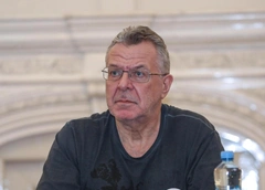 Андрей Ургант недоволен современным кино: «Взяли песню Агутина, воткнули в „Летучий корабль“»