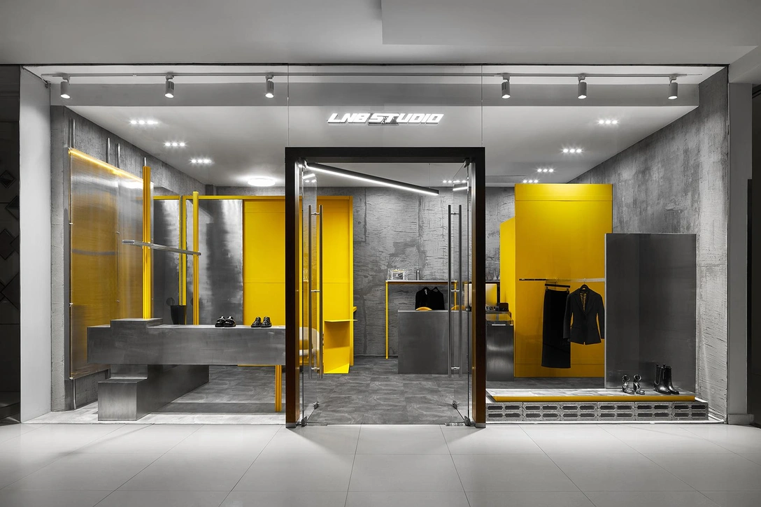 Модернистский шоурум LNB studio в ТЦ «Времена года» | mcmaison.ru