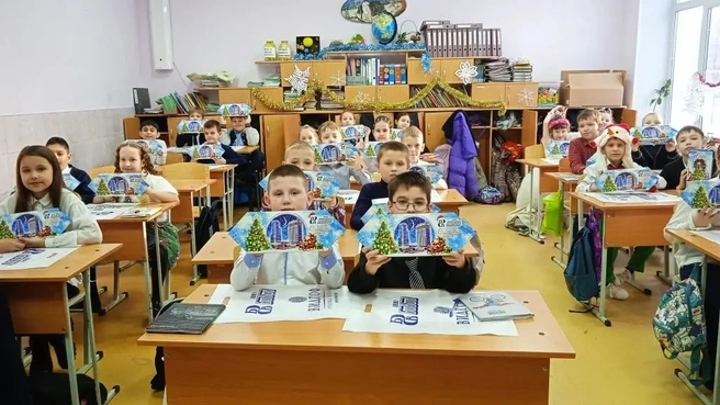 Дедушка Мороз с помощниками побывали и в школе № 81 | Источник: ГК «БОВИД»