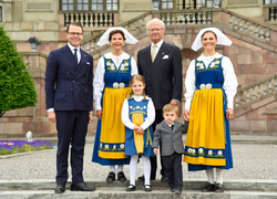 Принцесса Эстель снова затмила шведского короля