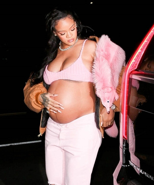 Розовые джинсы — это божественно красиво: доказывает беременная Рианна