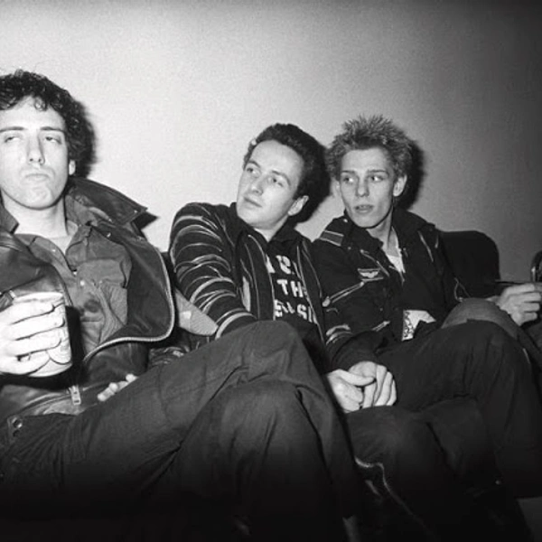 The Clash в зале Rainbow Theatre, 9 июня 1977