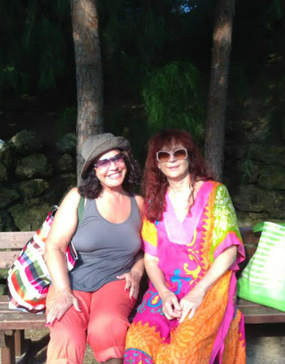 Артистка и режиссер-постановщик Любовь Гречишникова | Источник: "Фейсбук" (запрещенная в России экстремистская организация) певицы