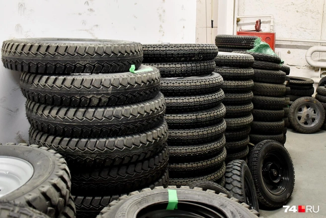 Шины могут быть и летние, и зимние (фрикционные) | Источник: Артем Краснов
