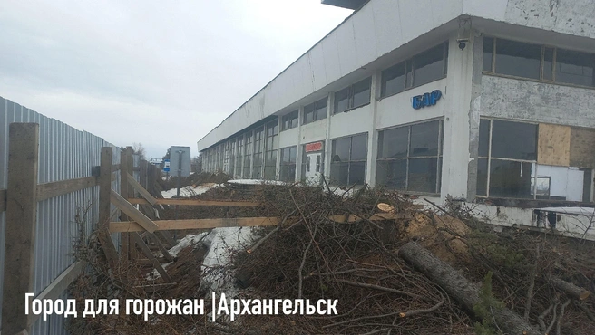 Так сейчас выглядит территория у МРВ | Источник: Город для горожан | Архангельск / Vk.com