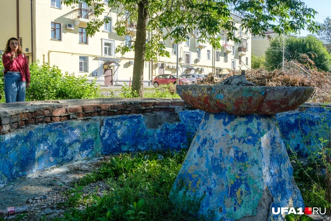По пути заглядываем во дворы и смотрим на фонтаны | Источник: Булат Салихов / UFA1.RU