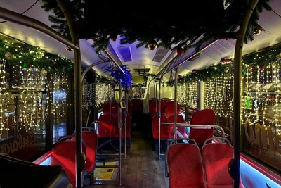 В Сочи запустили два новогодних «Автобуса желаний»