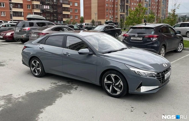 Hyundai Elantra — седан C-класса с кучей опций | Источник: Сергей Уланов / NGS.RU