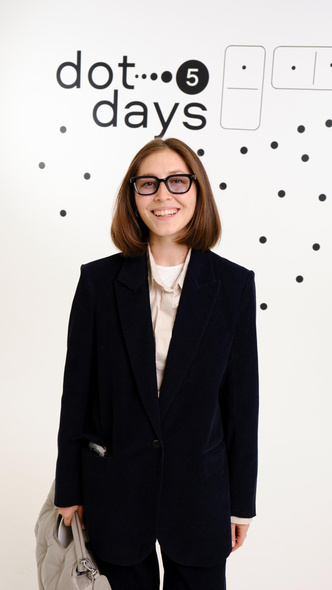 Идеально для офиса: Александра Жаркова показала, как одеться на работу и быть в тренде