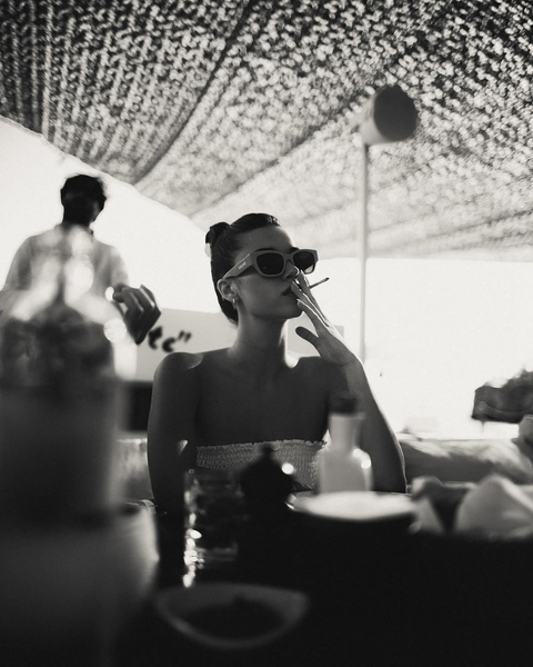 Таро Емир Текин поделио је фотографије Афре Сарацоглу и других глумаца серије "Кингфисхер"