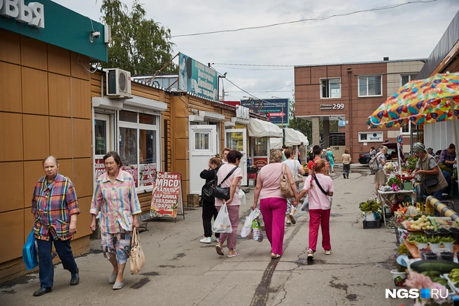 Места на таких ярмарках предоставляют бесплатно | Источник: Александр Ощепков / NGS.RU