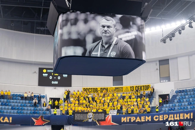 Оба матча начались с минуты молчания по Эдуарду Кокшарову&nbsp;— олимпийскому чемпиону, чемпиону мира и тренеру «Ростов-Дона» в сезоне 2022/23 | Источник: Евгений Вдовин / 161.RU
