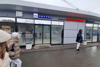 Власти Екатеринбурга потребовали демонтировать вип-остановку