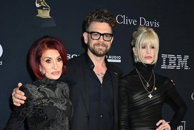 Озборны пытаются вернуть дом из-за духа Оззи