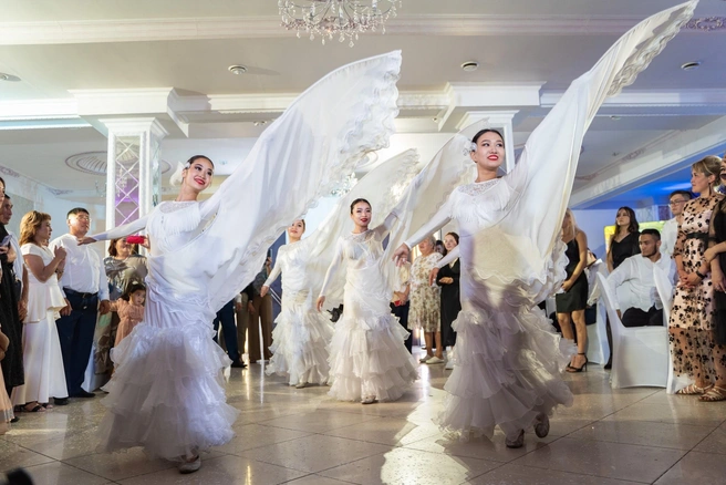 «Любовь без границ»: танцы со свадьбы казашки и нигерийца удивили казахстанцев