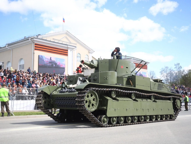 В параде участвовали танки Т-26, БТ-7, ИС-2, Т-34-85 и Т-35 | Источник: Владислав Лоншаков / E1.RU