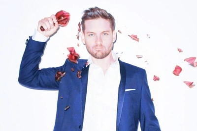 Человек-паук Тоби Магуайр засветился с новой пассией — она моложе актера на 30 лет