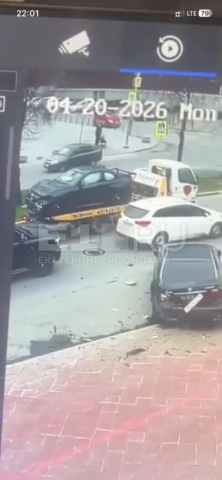 В Госавтоинспекции Екатеринбурга ранее говорили, что в ДТП никто не пострадал | Источник: Читатель E1.RU