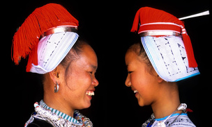Дочери лучника: как украшают себя девушки китайской народности гэцзя
