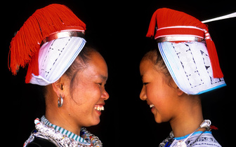 Дочери лучника: как украшают себя девушки китайской народности гэцзя