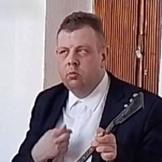 Платил от 60 до 150 тысяч рублей: учитель балалайки Артем Ваганов, фанатевший от маньяка Фишера, душил учеников пакетами