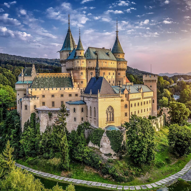 Фото №8 - В гостях у сказки: самые впечатляющие замки Европы