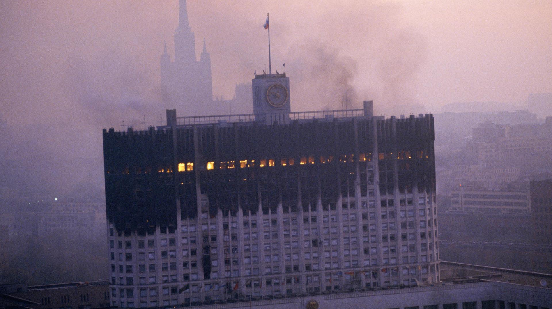 Расстрел Белого дома: что на самом деле случилось в Москве 4 октября 1993-го?  | MAXIM