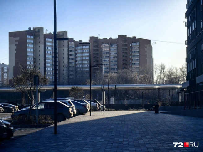 А через дорогу от этого района&nbsp;— тоже высотки | Источник: Павел Красоткин / 72.RU