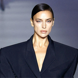 Пиджак как у Ирины Шейк на Неделе моды в Париже — главный тренд весна-лето 2024