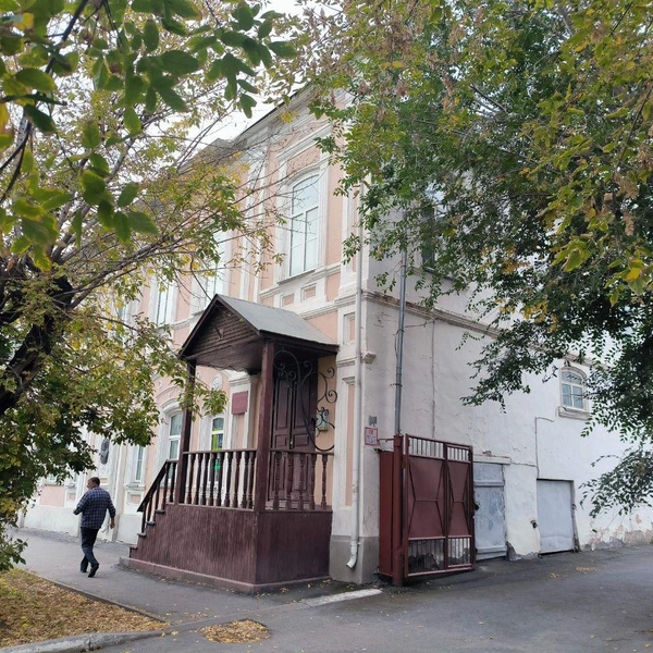 Вместе с памятником архитектуры продается и небольшая территория | Источник: ГИС «Торги»