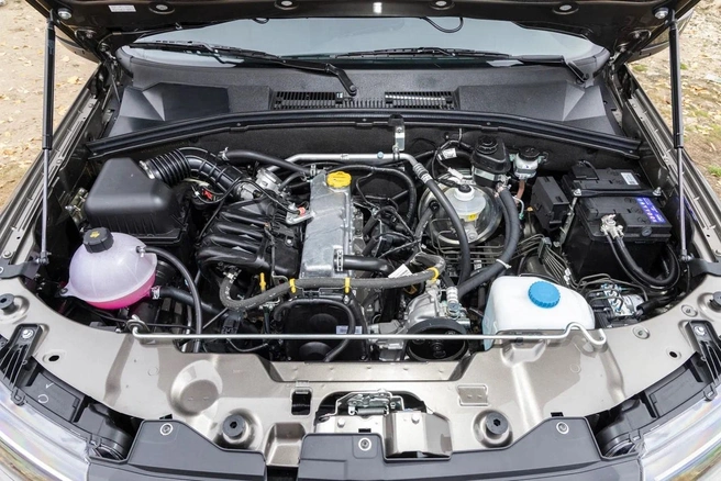 Мотор от переднеприводных «Лад» под капотом «Нивы» разместили продольно. Головка блока — восьмиклапанная | Источник: пресс-служба АВТОВАЗа