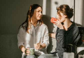 «У нас с подругой слишком сильная эмоциональная связь: ей хорошо — и мне хорошо, ей плохо — мне тоже»