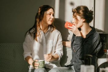 «У нас с подругой слишком сильная эмоциональная связь: ей хорошо — и мне хорошо, ей плохо — мне тоже»