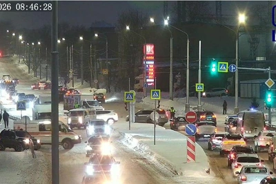 Пожар на складе перекрыл ул. Дзержинского, пробки