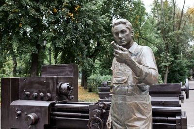 Памятник токарю в Пензе отметил 10-летие