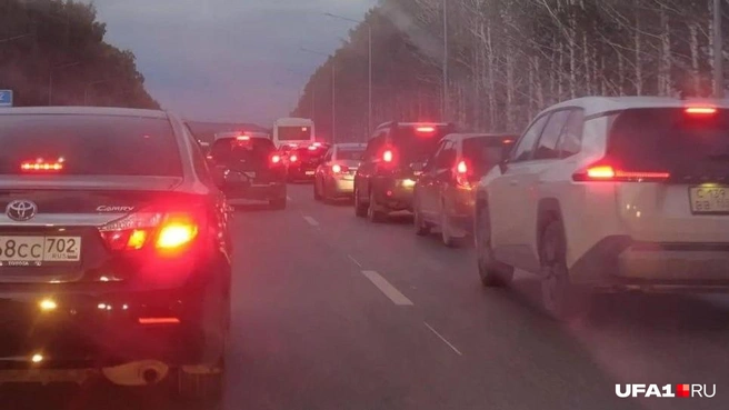 Огромная пробка под Уфой | Источник: Марина Каримова / UFA1.RU