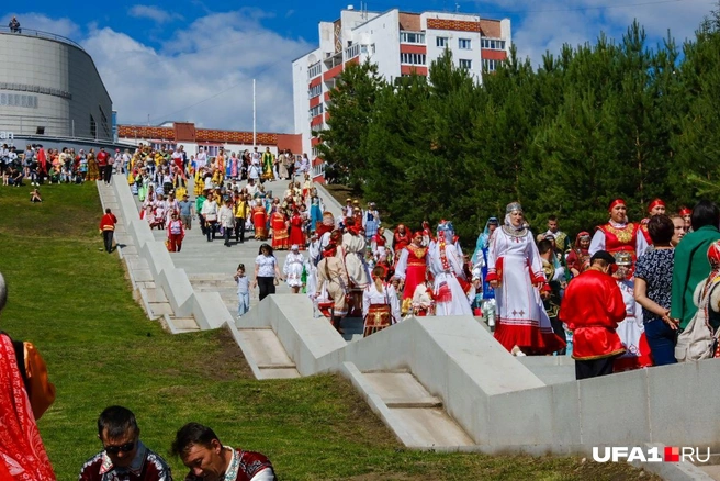 Хоровод пройдет рядом с Конгресс-холлом | Источник: Булат Салихов / UFA1.RU