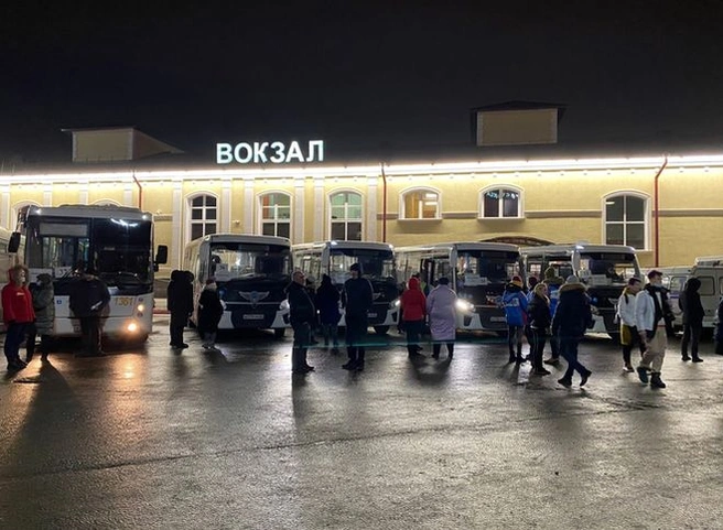 По поручению Любимова представители оперштаба встретили жителей Донбасса | ya62.ru