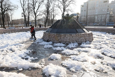 В Подмосковье сходит снег, в Москве он задержится