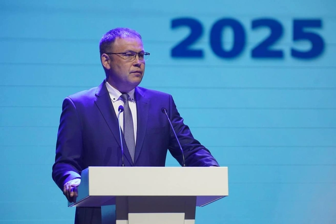 Илья Середюк поздравляет медицинских работников Кузбасса | Источник: www.10kanal.ru