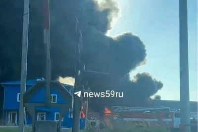 В Перми тушат цистерну с дизелем, Мотовилиху накрыло дымом