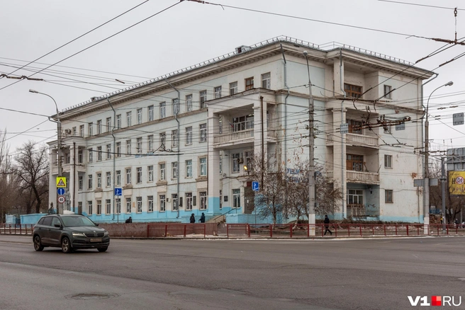 Директор школы не стала комментировать ситуацию, а в администрации уверили, что она на контроле | Источник: Конастантин Завриков / V1.RU