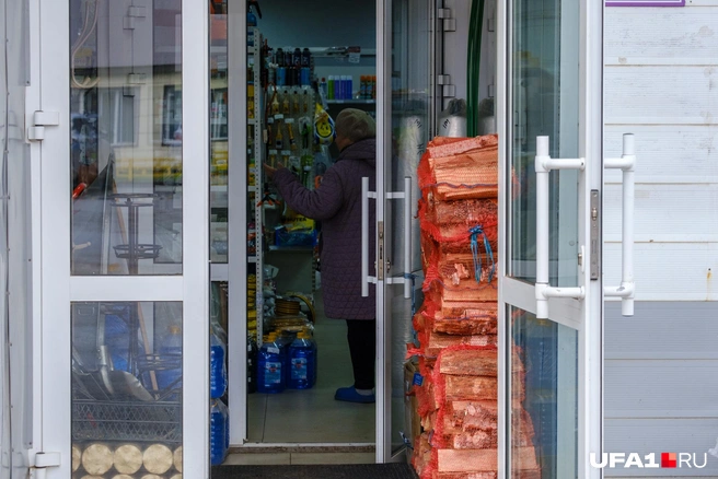 А эта уже с утра в магазине закупается | Источник: Булат Салихов / UFA1.RU