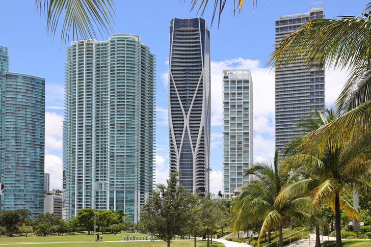Первый жилой небоскреб по проекту Zaha Hadid Architects в Майами (фото 0)