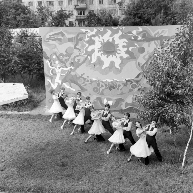Ансамбль бального танца развлекал местных на большие праздники. Фото 1979 года | Источник: А. Чепурко / Pastvu.com