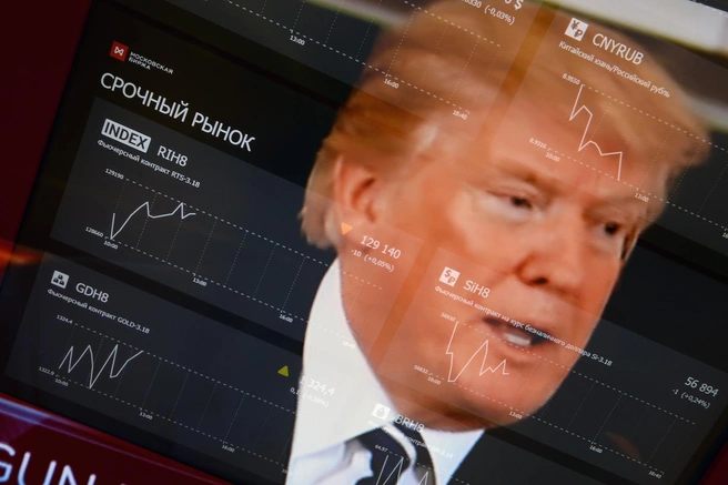 Захочет ли мировая экономика сделать харакири. Зачем Трамп установил новый дедлайн для России, объясняет политолог Блохин | Источник: Юрий Мартьянов/Коммерсантъ
